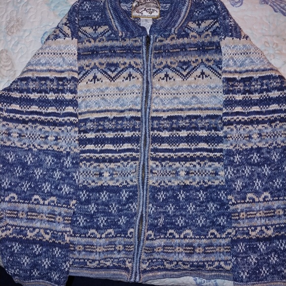 Heirloom Collectibles Jackets & Blazers - An Heirloom collectible zip up sweater with collar